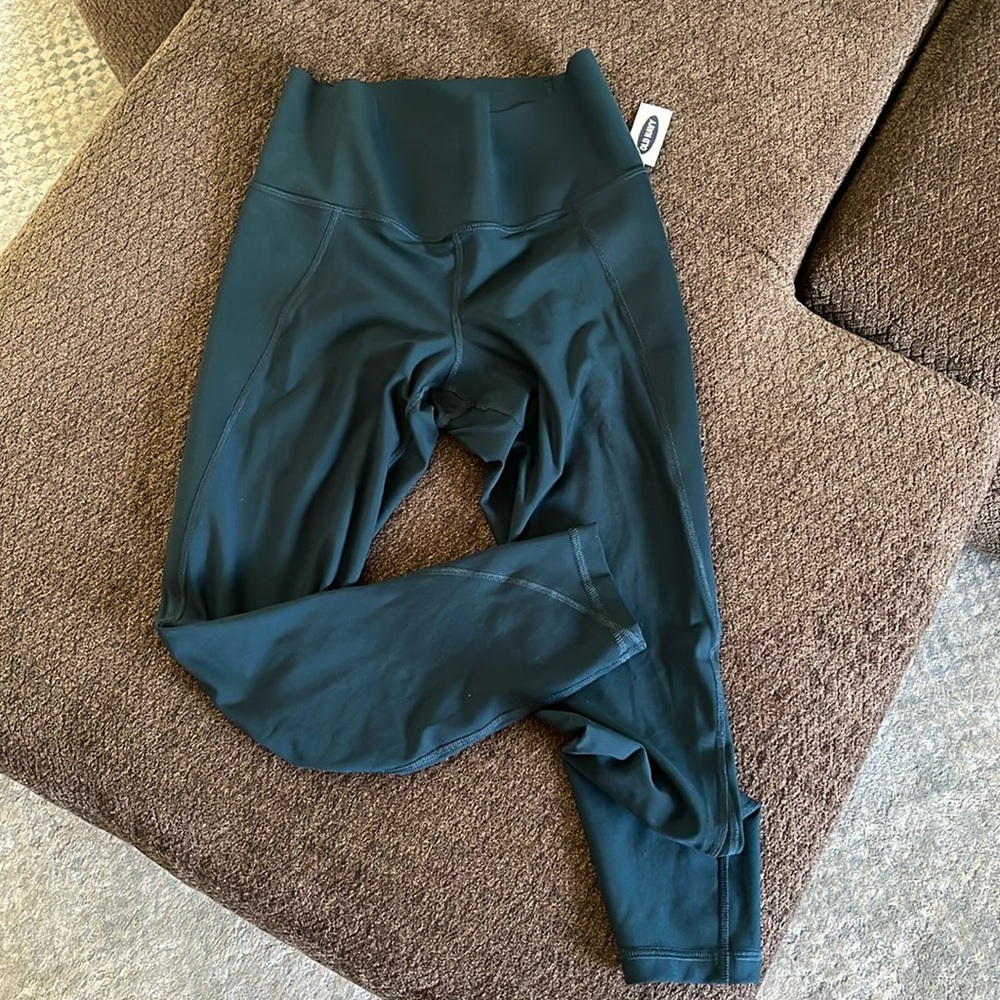 NWT old navy leggings size medium. Dark green/blue.